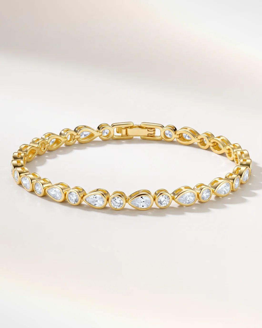 ORTIGAS Pear Bezel Line, браслет, вид спереди