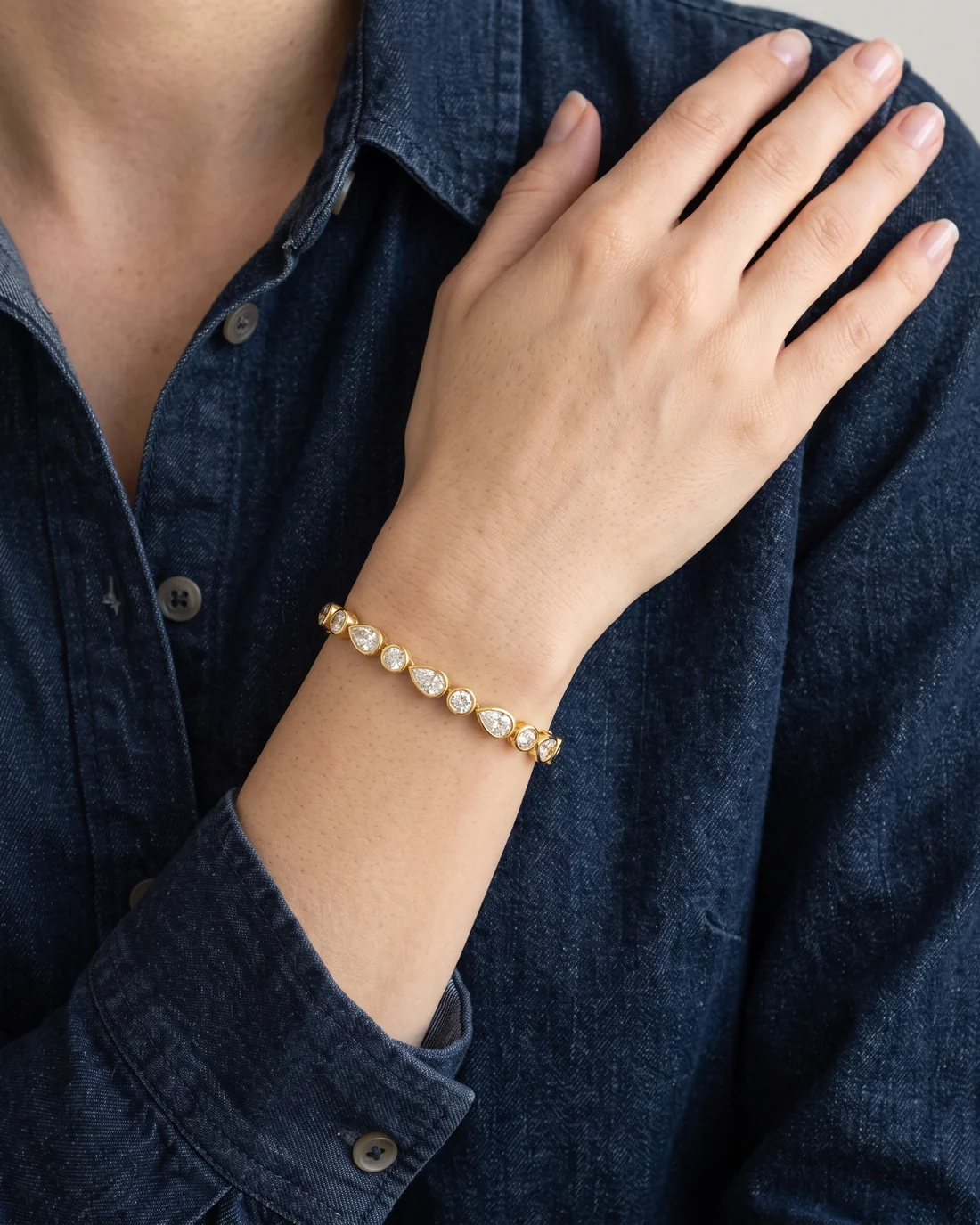 ORTIGAS Pear Bezel Line, браслет, на руке