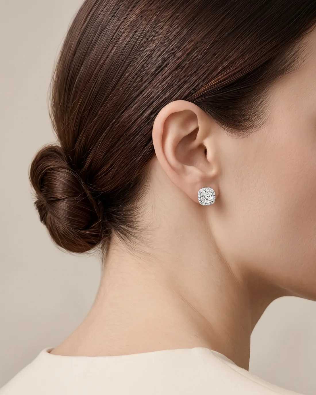 ORTIGAS Cushion Halo Studs, серьги, в ухе