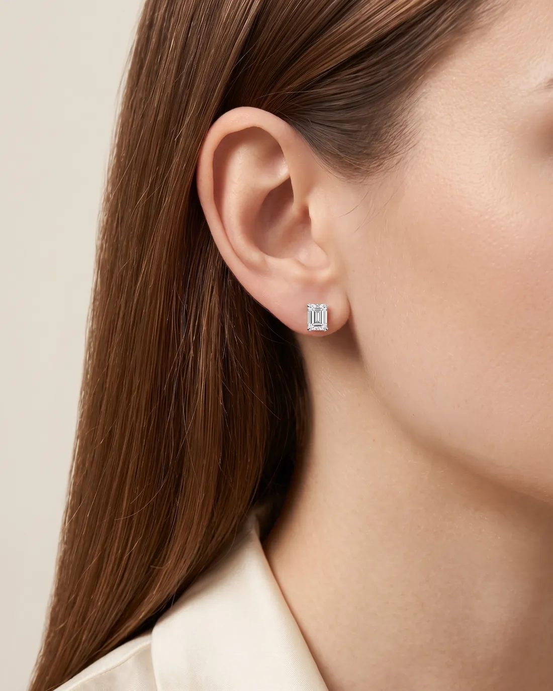 ORTIGAS Emerald Cut Studs, серьги, в ухе