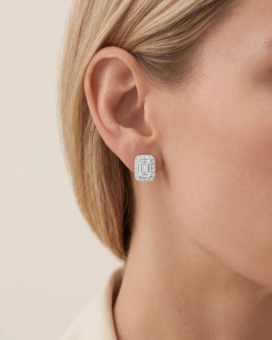 ORTIGAS Emerald Halo Studs, серьги, в ухе