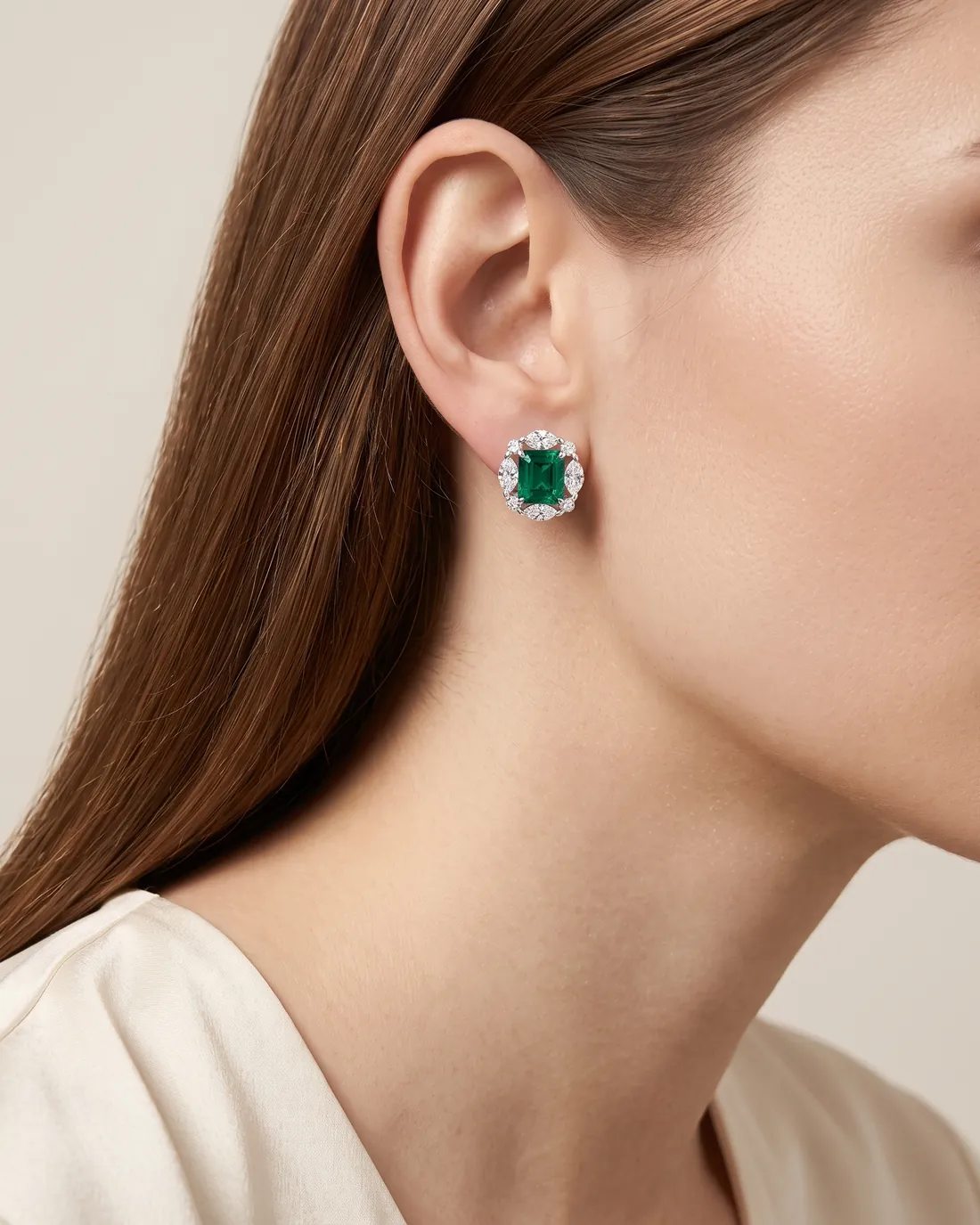 ORTIGAS Emerald Petal Studs, серьги, в ухе