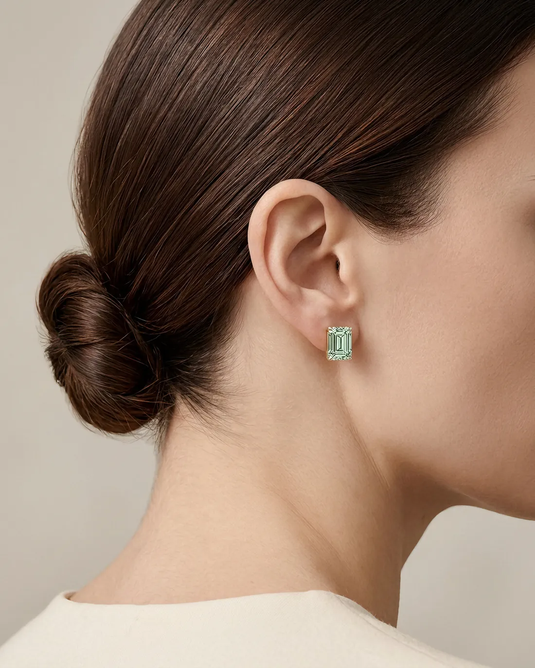 ORTIGAS Emerald Studs, серьги, в ухе