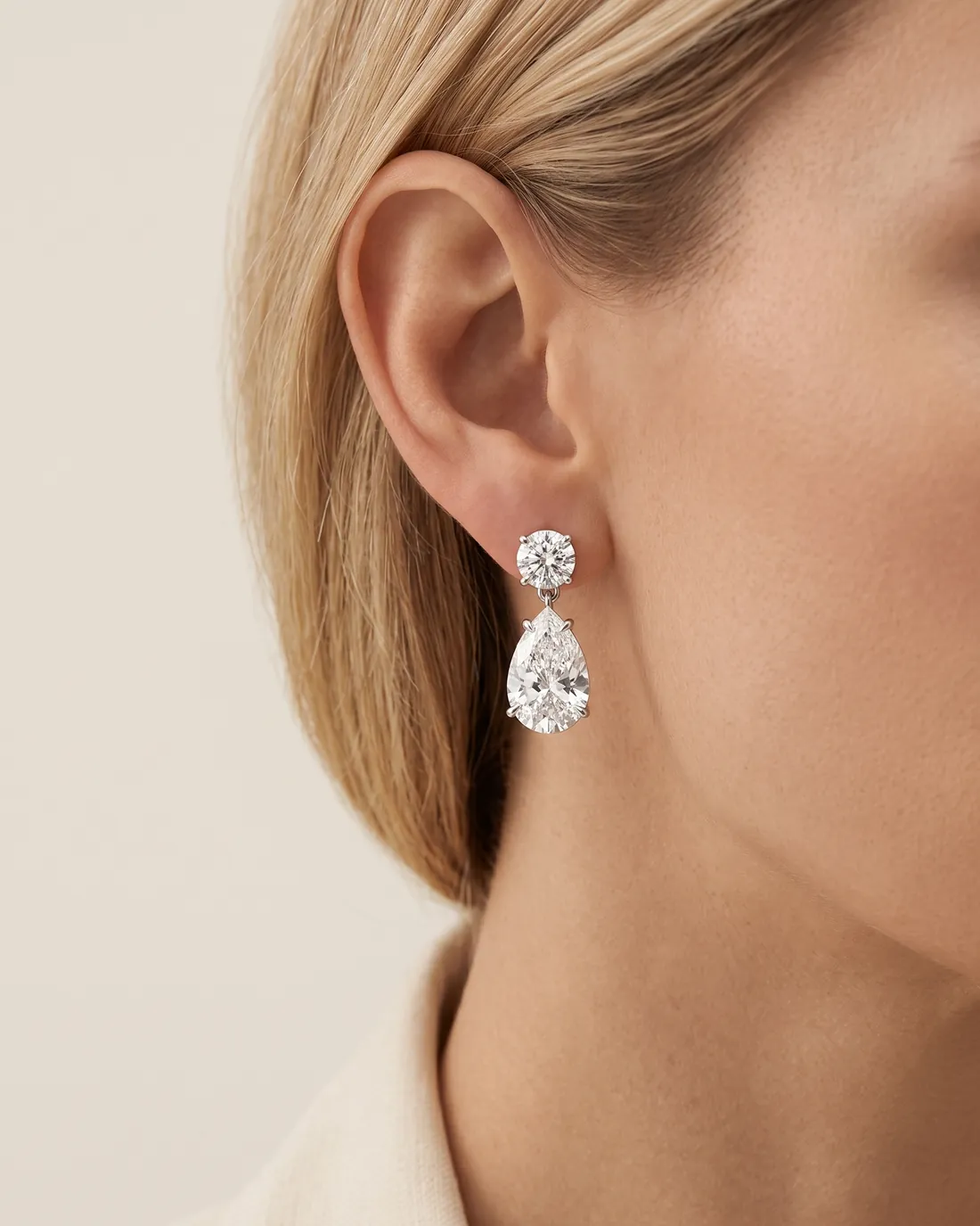 ORTIGAS Pear Drops, серьги, в ухе