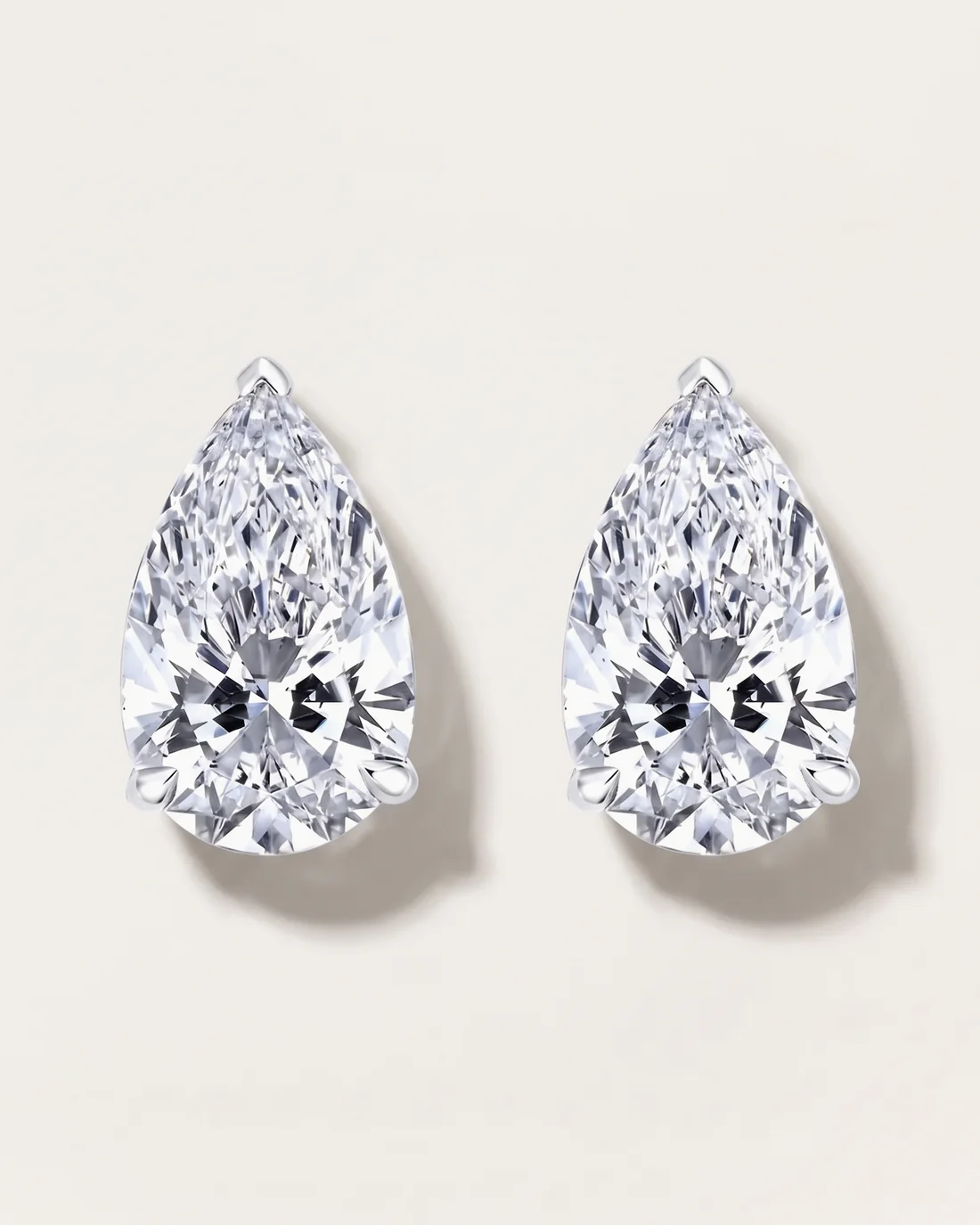 ORTIGAS Pear Studs, серьги, вид спереди