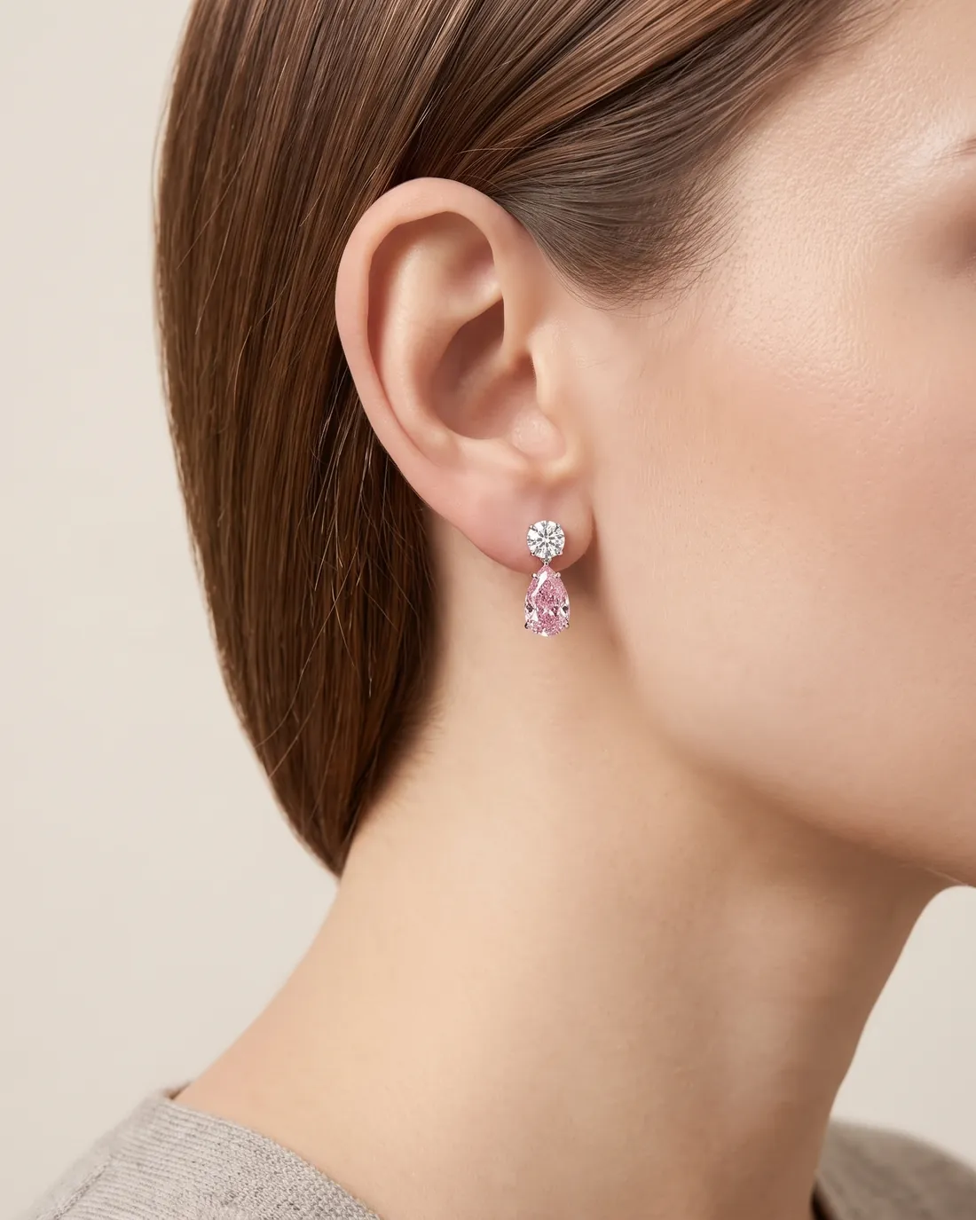 ORTIGAS Pink Pear Drops, серьги, в ухе
