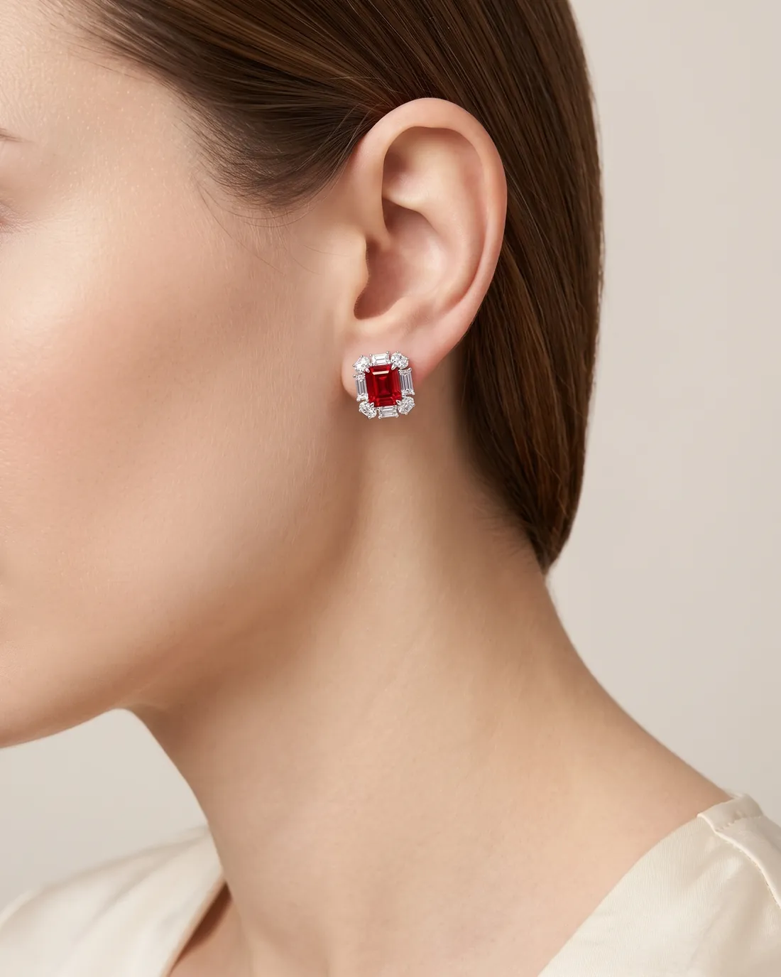 ORTIGAS Ruby Deco, серьги, в ухе