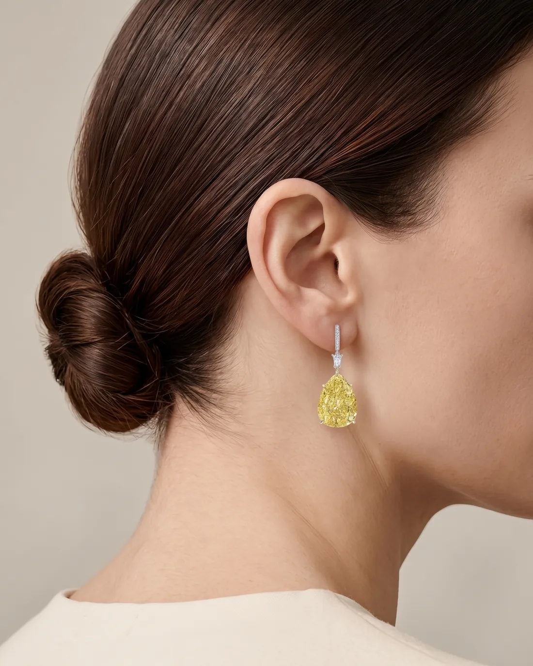 ORTIGAS Yellow Pear Drops, серьги, в ухе