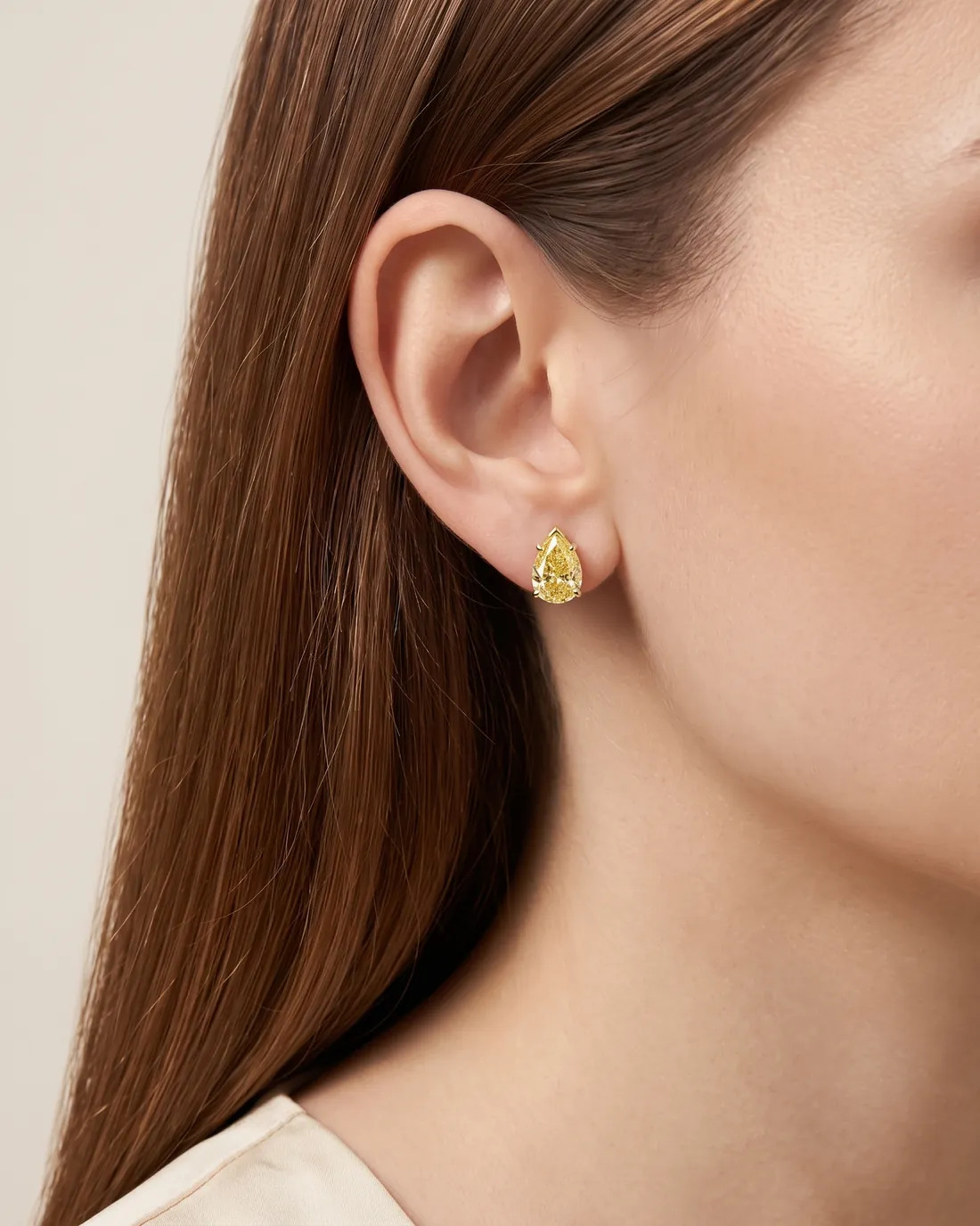 ORTIGAS Yellow Pear Studs, серьги, в ухе