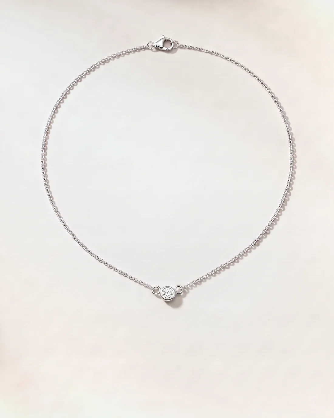 ORTIGAS Bezel Solitaire, колье, вид спереди