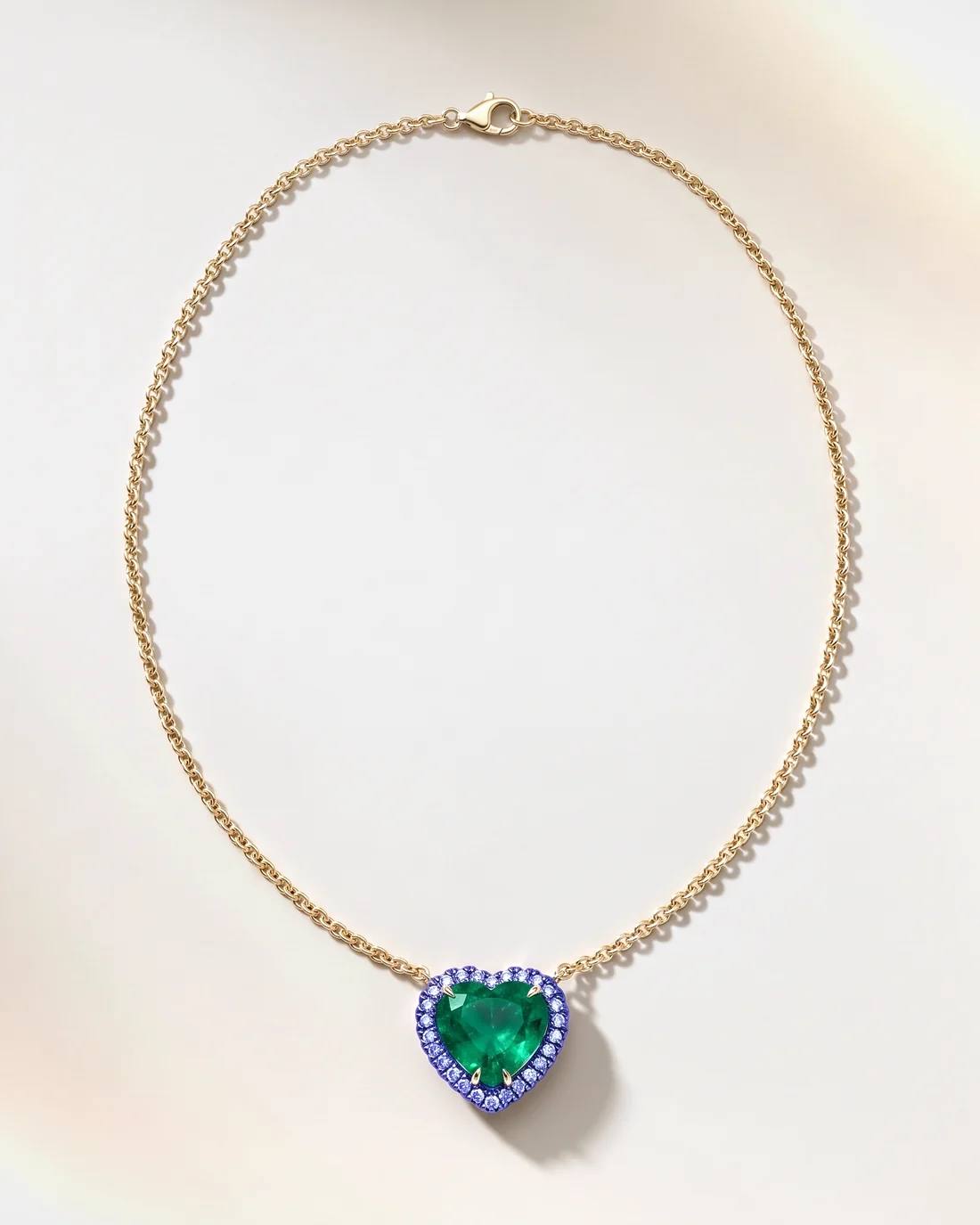 ORTIGAS Emerald Heart, колье, вид спереди