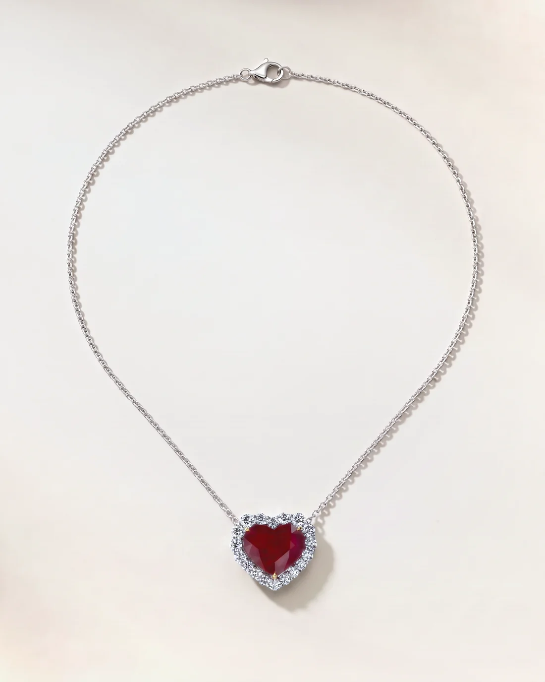 ORTIGAS Red Heart Halo, колье, вид спереди