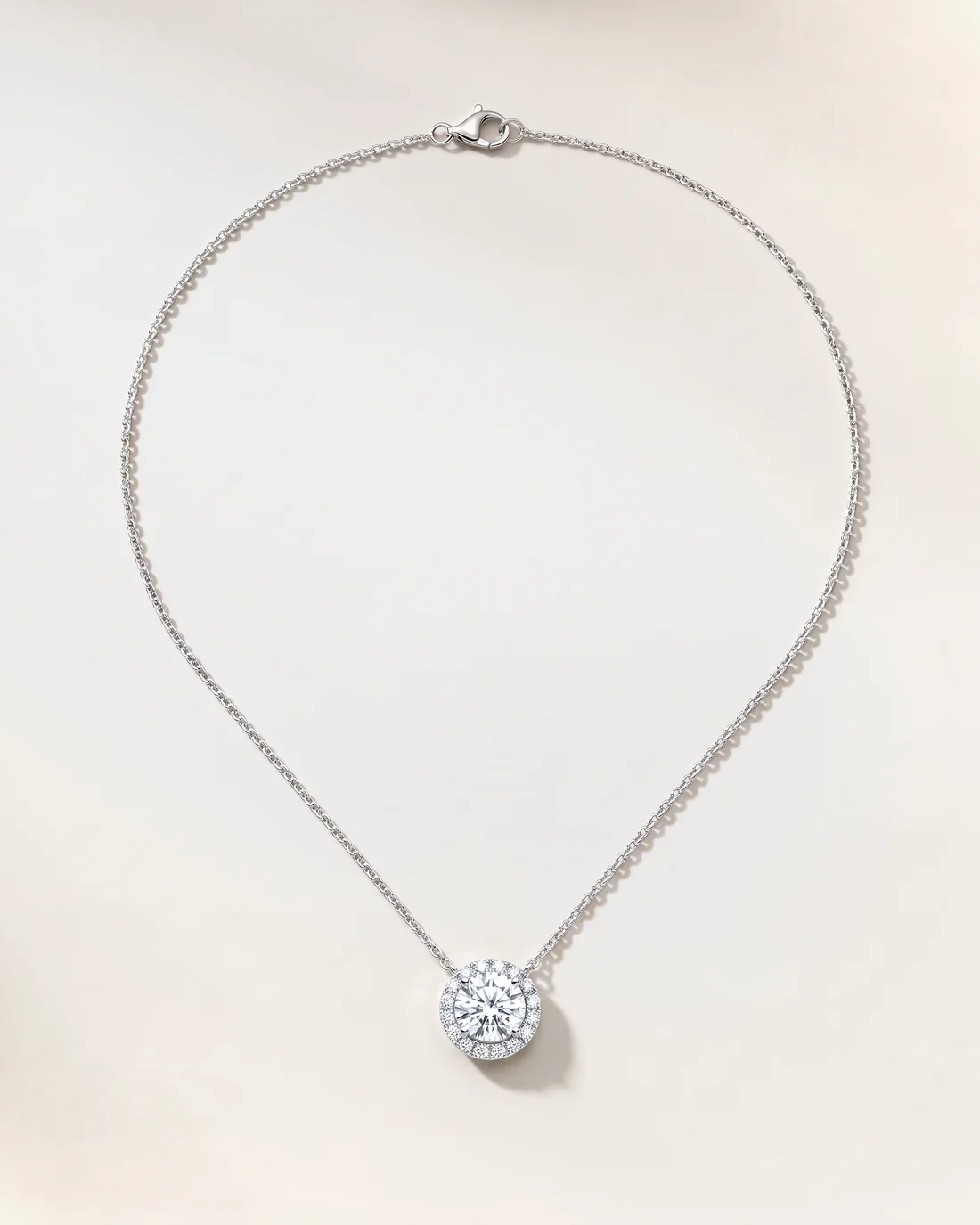 ORTIGAS Round Halo Pendant, колье, вид спереди