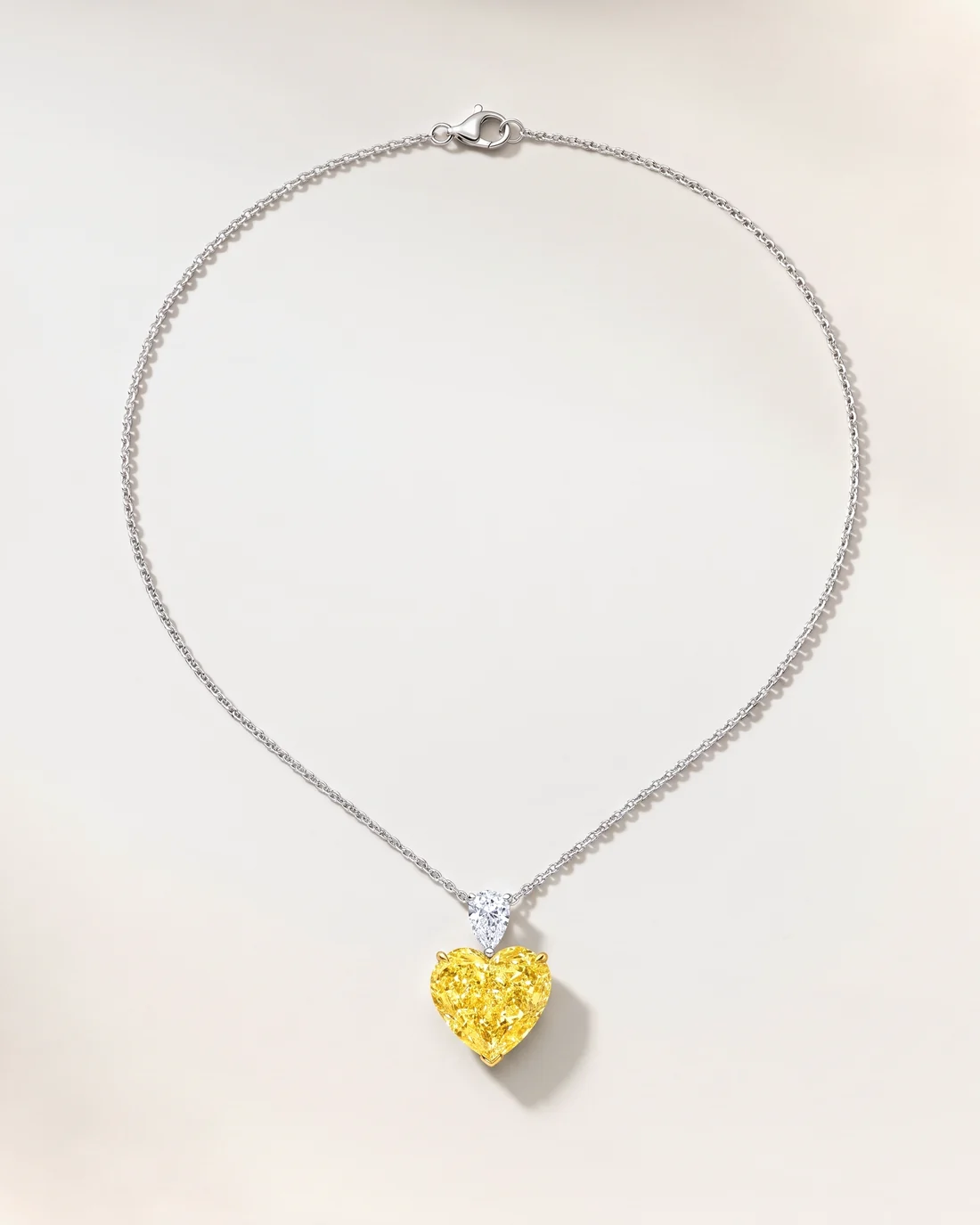 ORTIGAS Yellow Heart Drop, колье, вид спереди