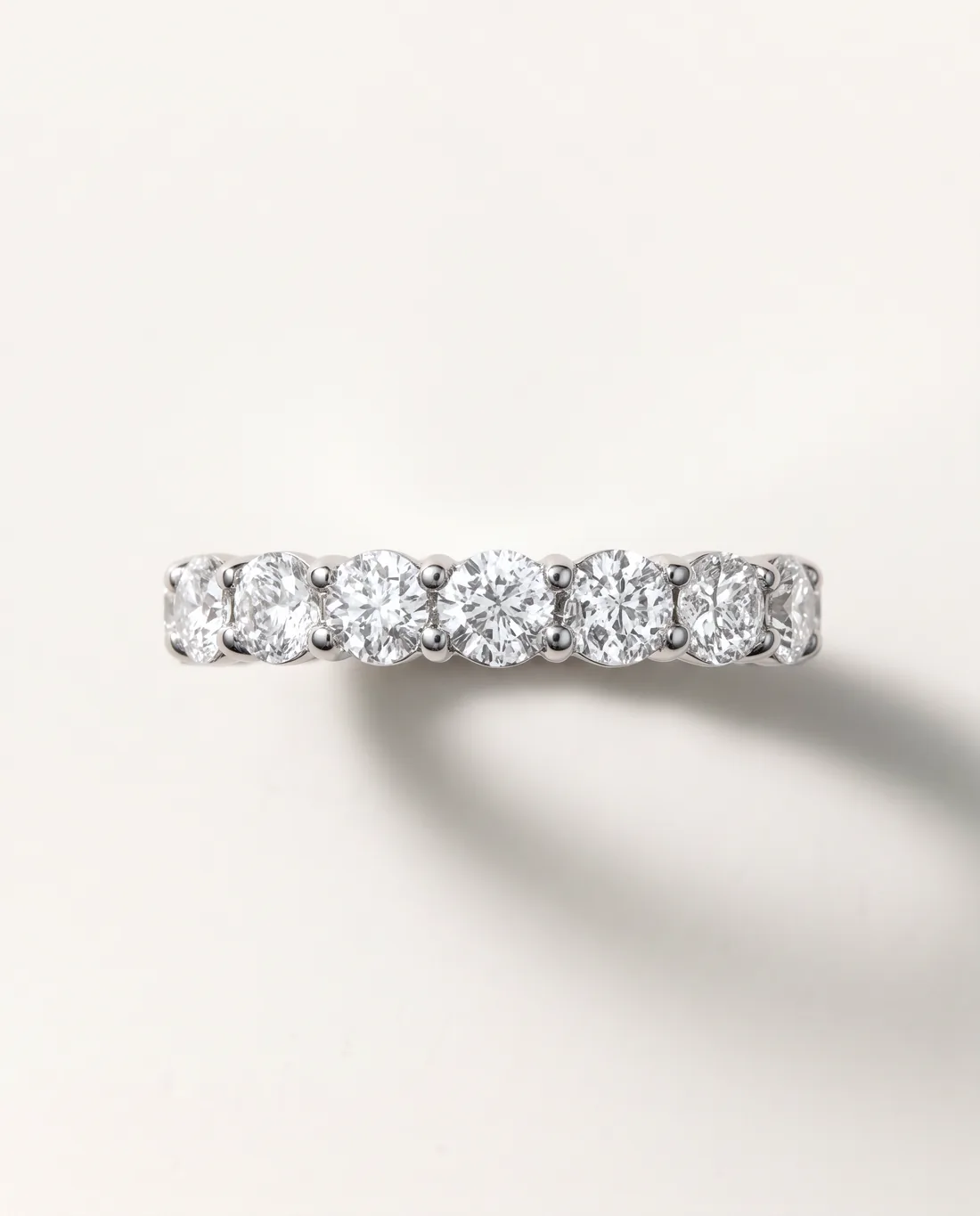 ORTIGAS Diamond eternity, кольцо, вид спереди