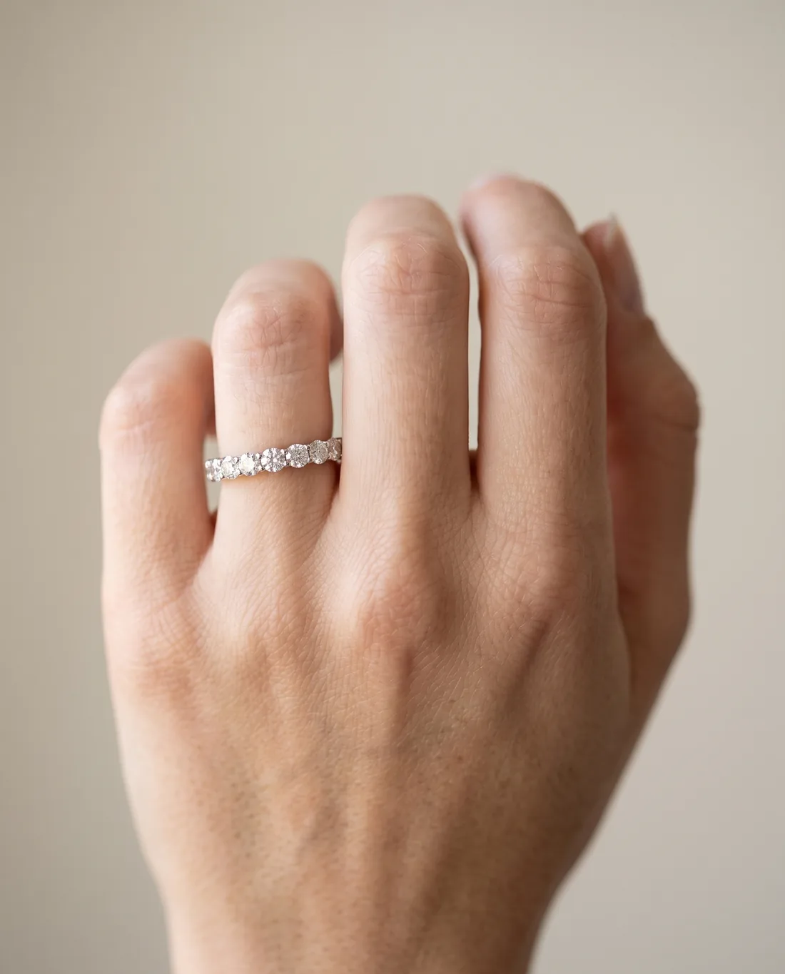 ORTIGAS Diamond eternity, кольцо, на руке