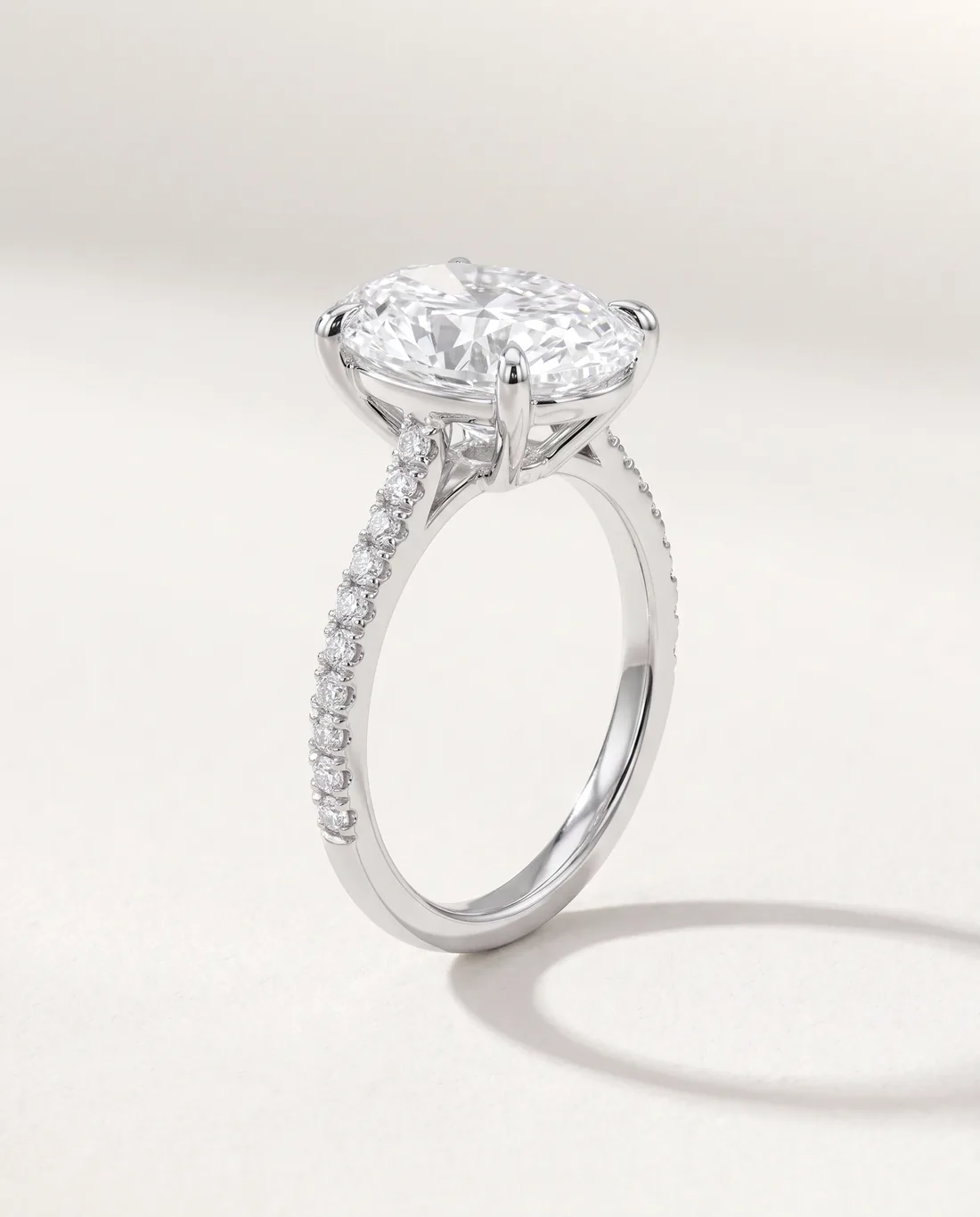 ORTIGAS Oval solitaire, кольцо, вид в три четверти