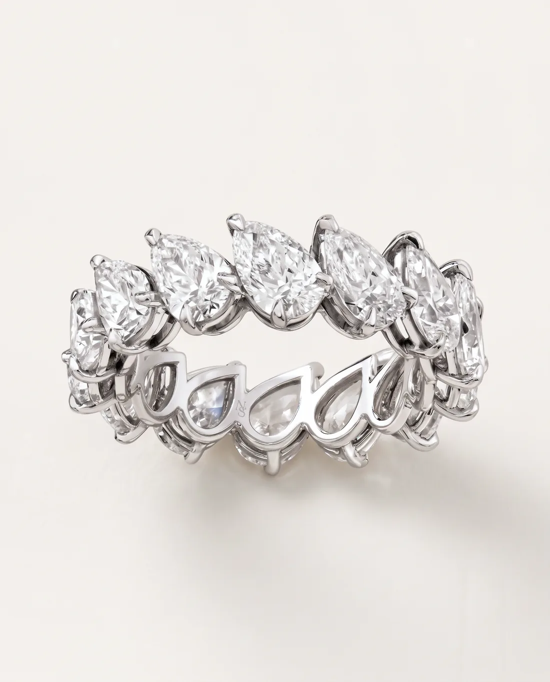 ORTIGAS Pear Eternity, кольцо, вид спереди