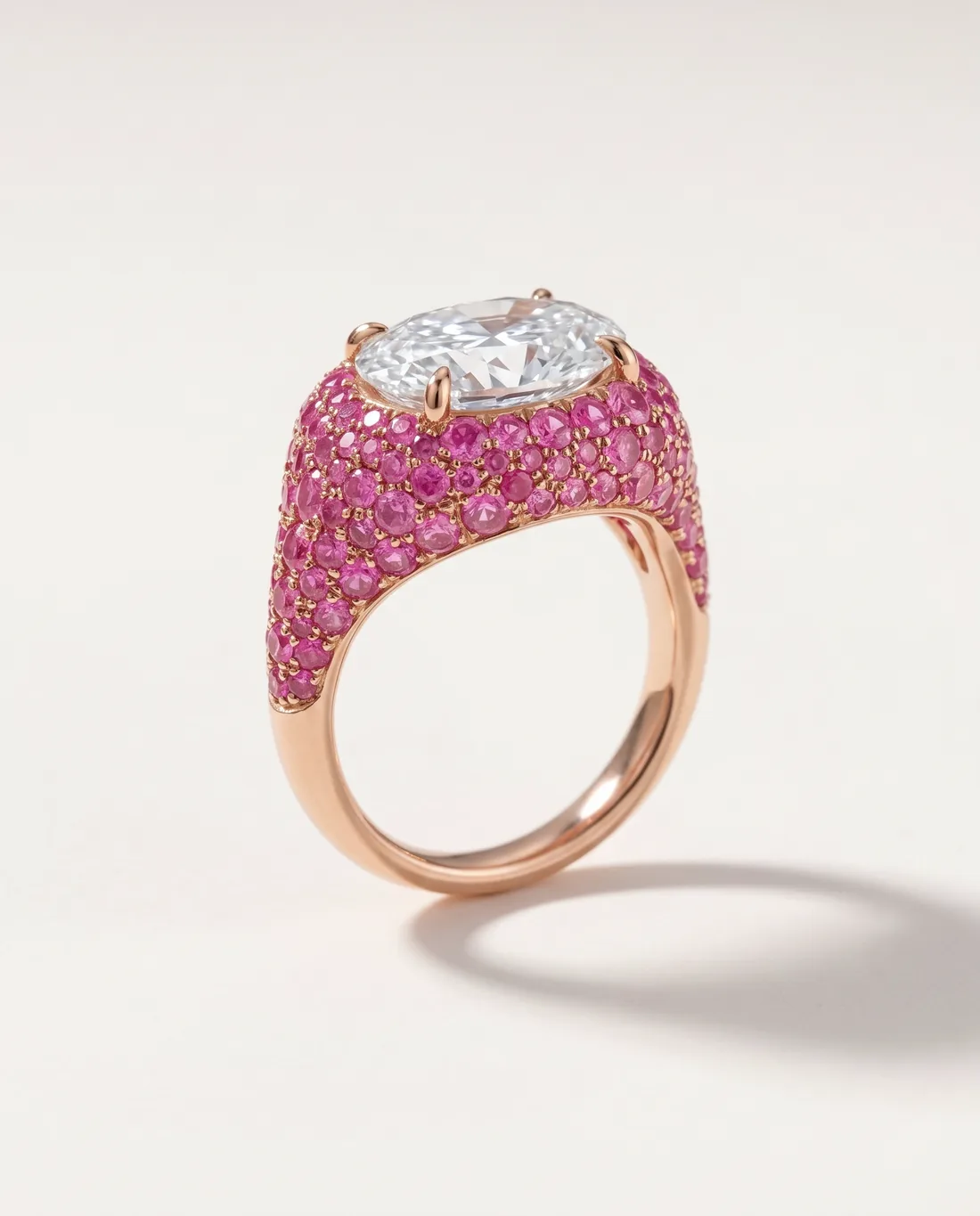 ORTIGAS Pink Sapphire Dome, кольцо, вид в три четверти