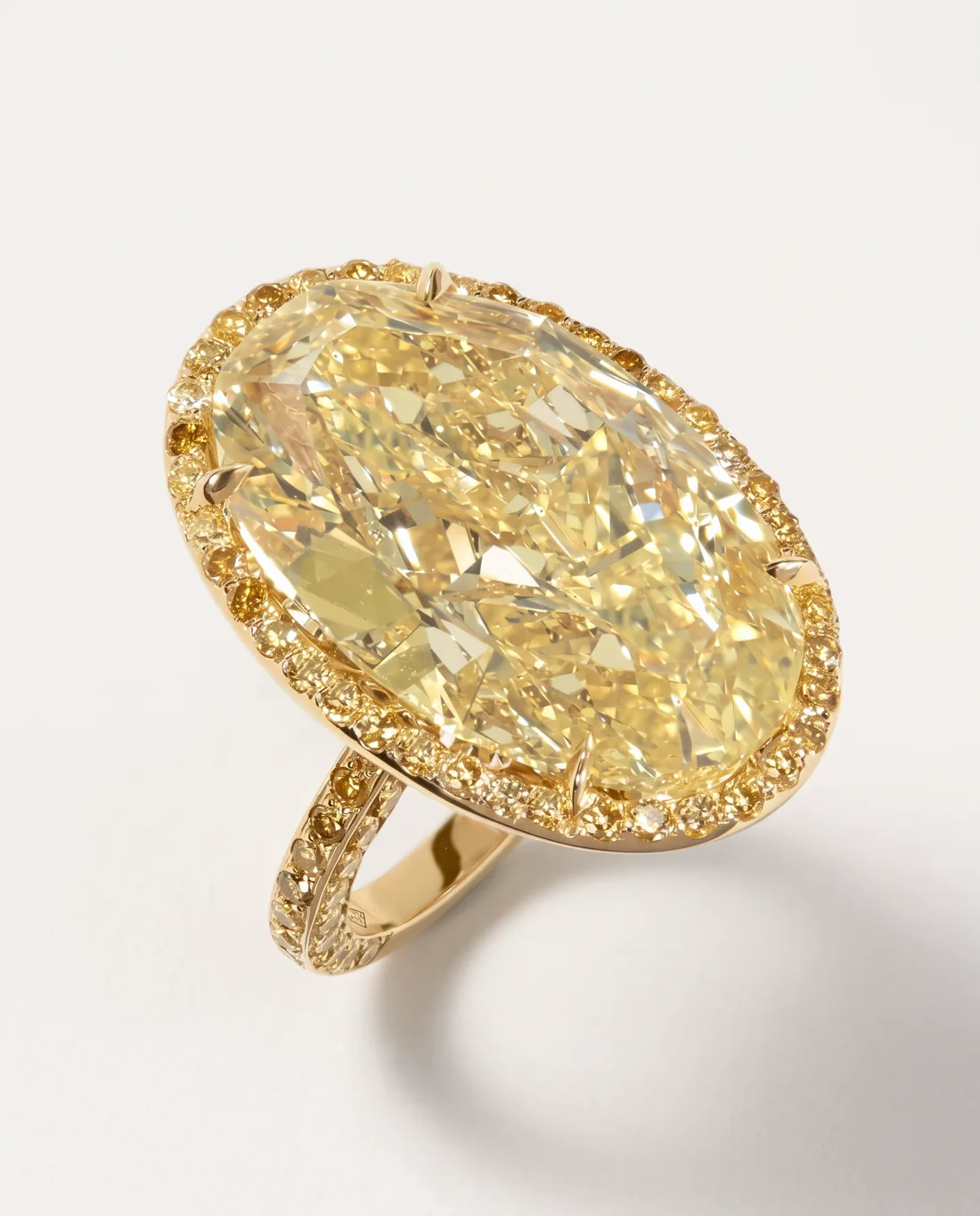 ORTIGAS Yellow Oval Halo, кольцо, вид спереди
