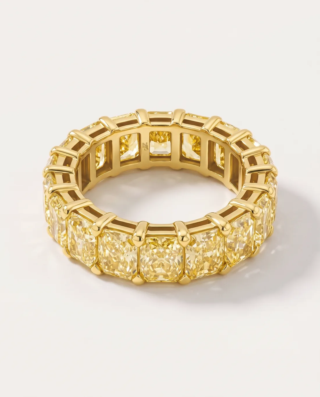 ORTIGAS Yellow Radiant Eternity, кольцо, вид в три четверти